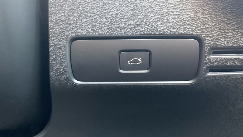 Volvo XC40 2.0 B3P Plus Dark 5dr Auto Petrol Estate